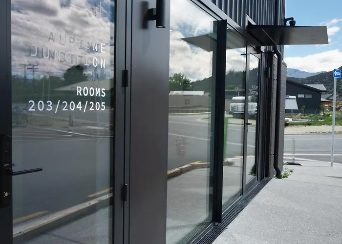 Alpine Junction Townhouse Apartments, & Apartamento Wanaka